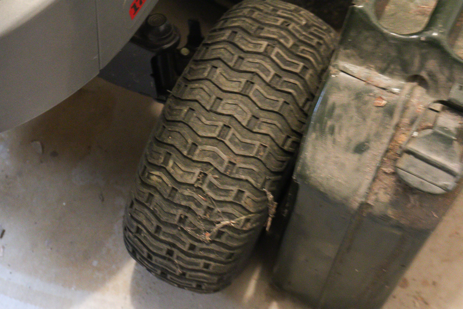 Craftsman LT 1500 Riding Lawn Mower with Gas Cans