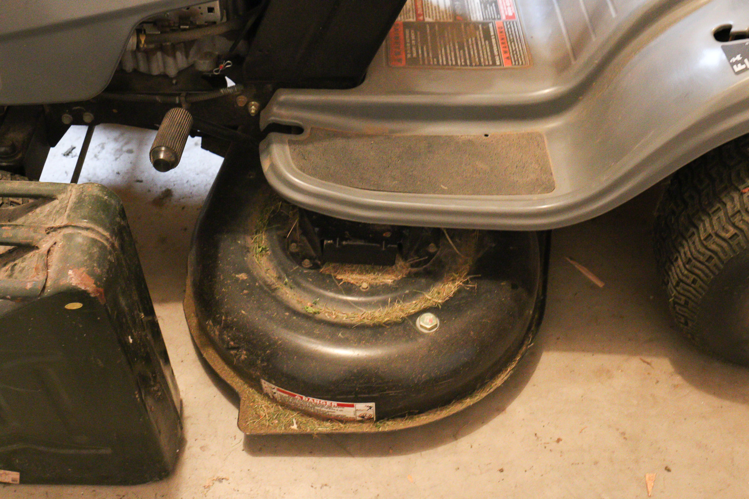 Craftsman LT 1500 Riding Lawn Mower with Gas Cans