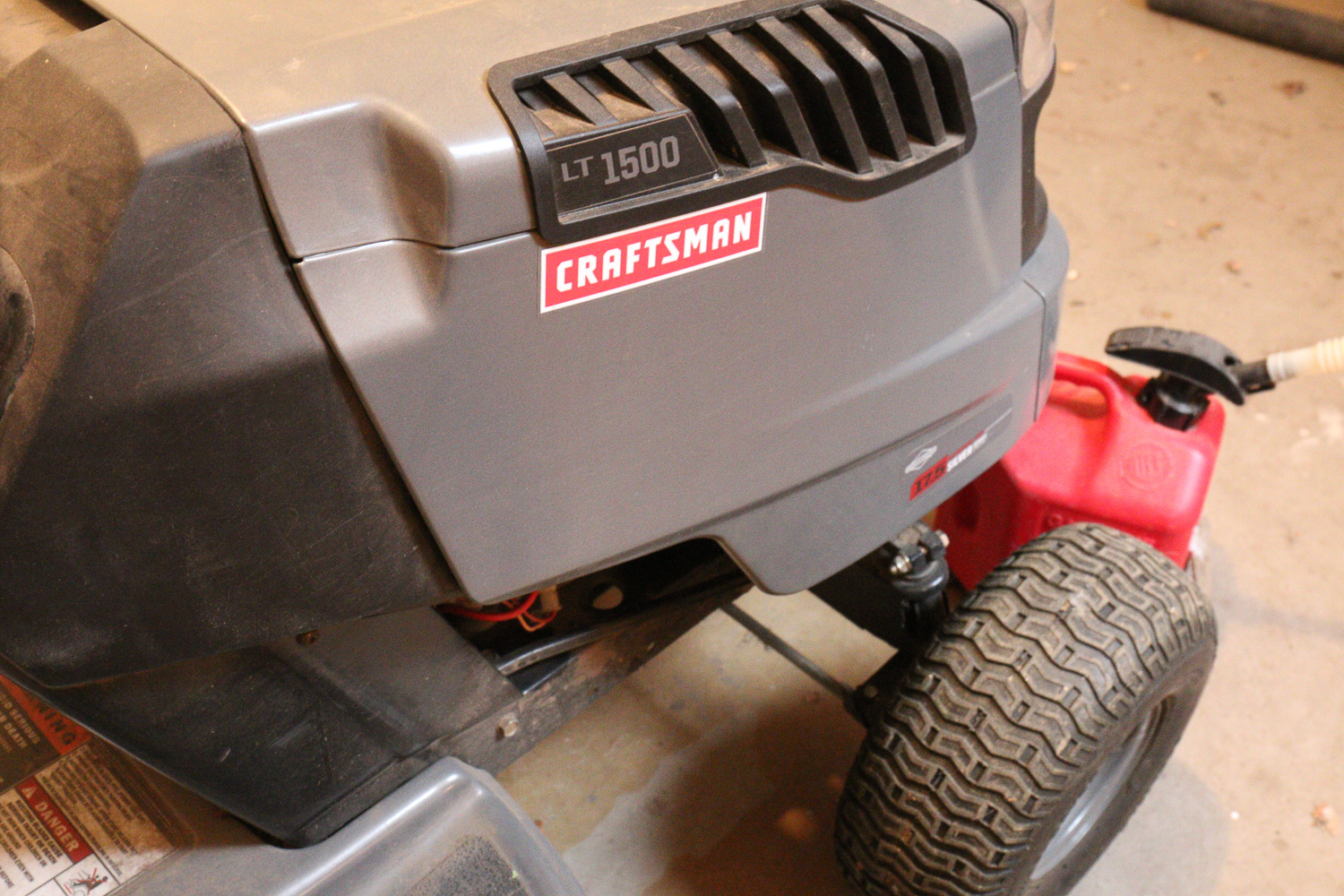 Craftsman LT 1500 Riding Lawn Mower with Gas Cans