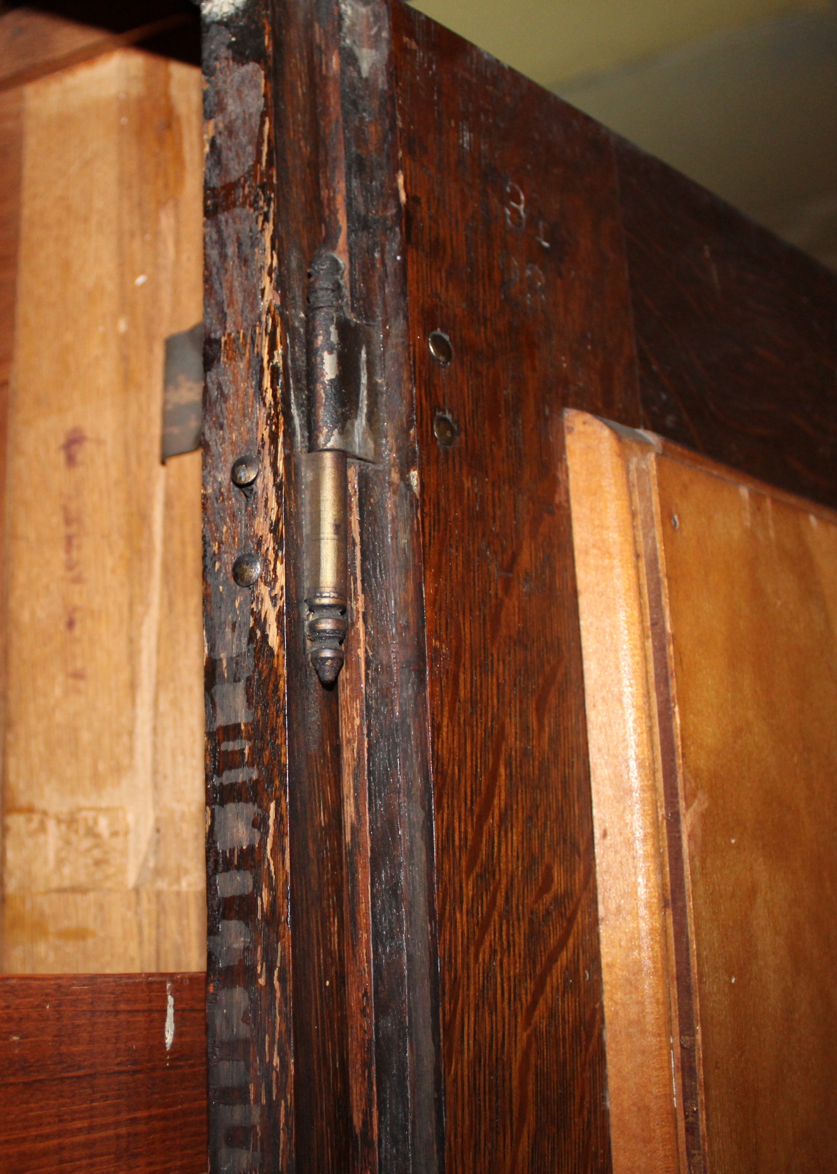 Antique Tiger Oak Wardrobe With Mirror