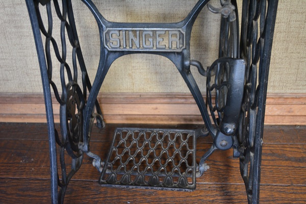 Vintage Singer Sewing Table