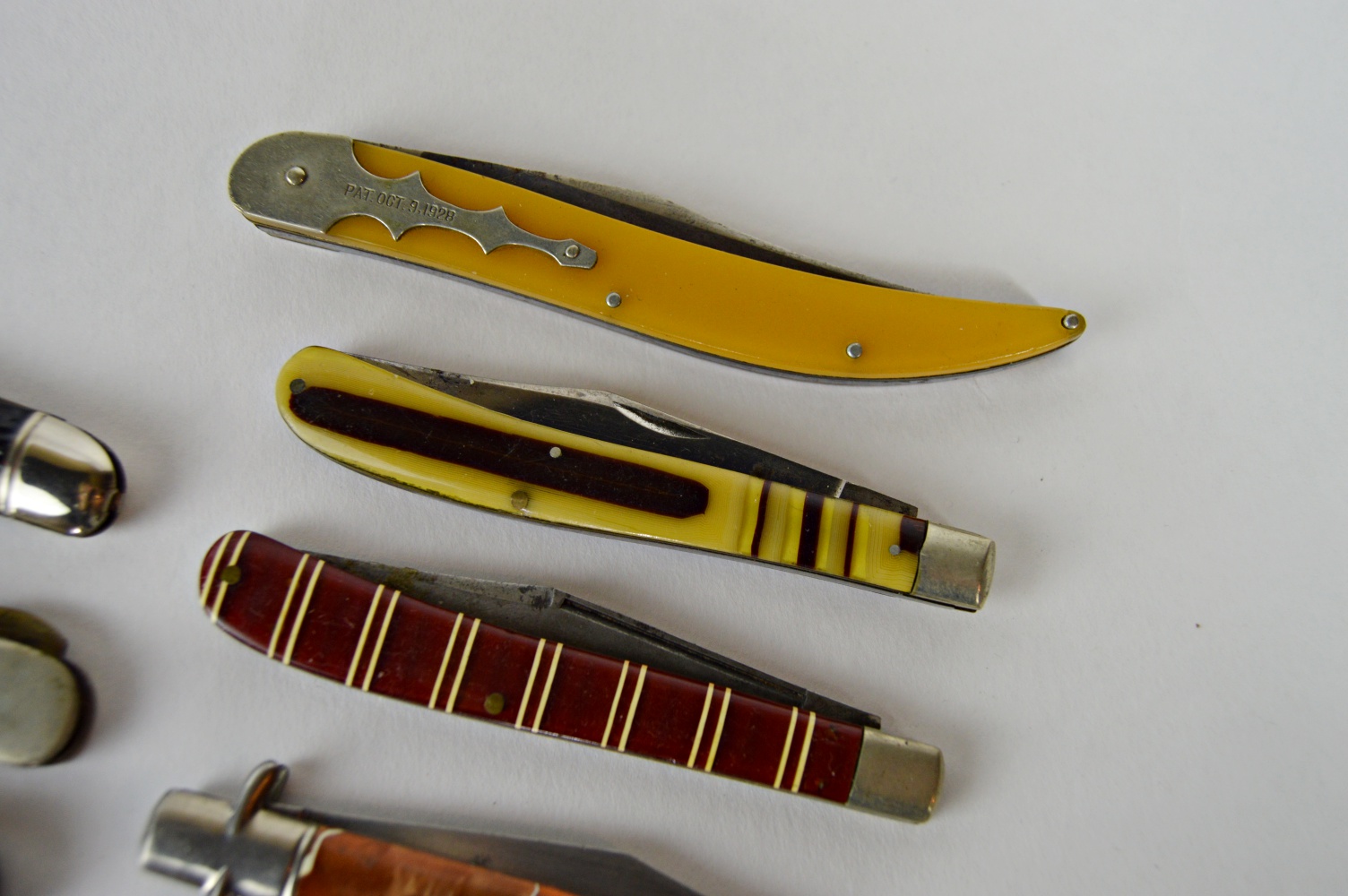Seventeen Vintage Pocket Knives with Art Deco, Horn, Bakelite