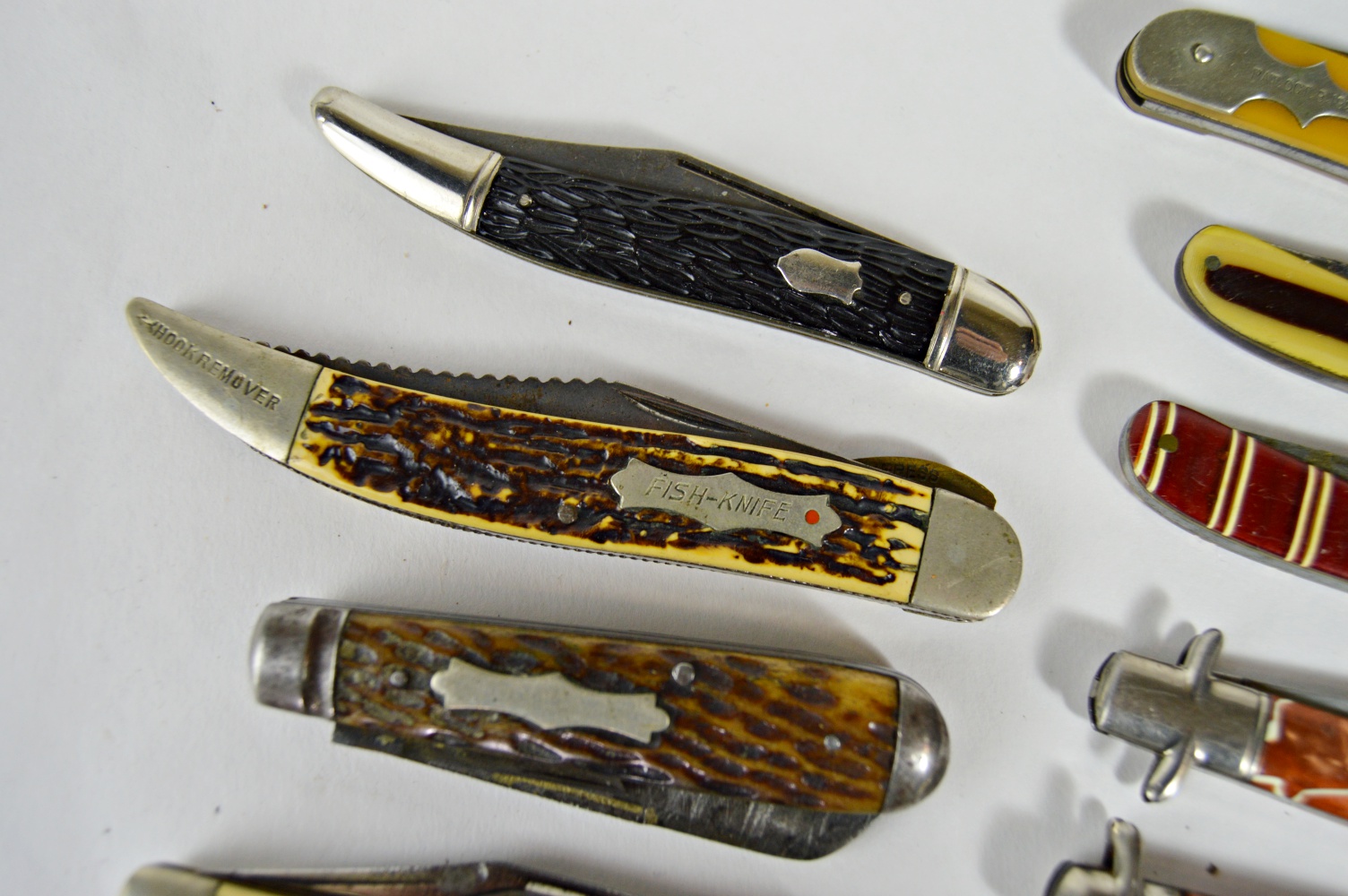 Seventeen Vintage Pocket Knives with Art Deco, Horn, Bakelite
