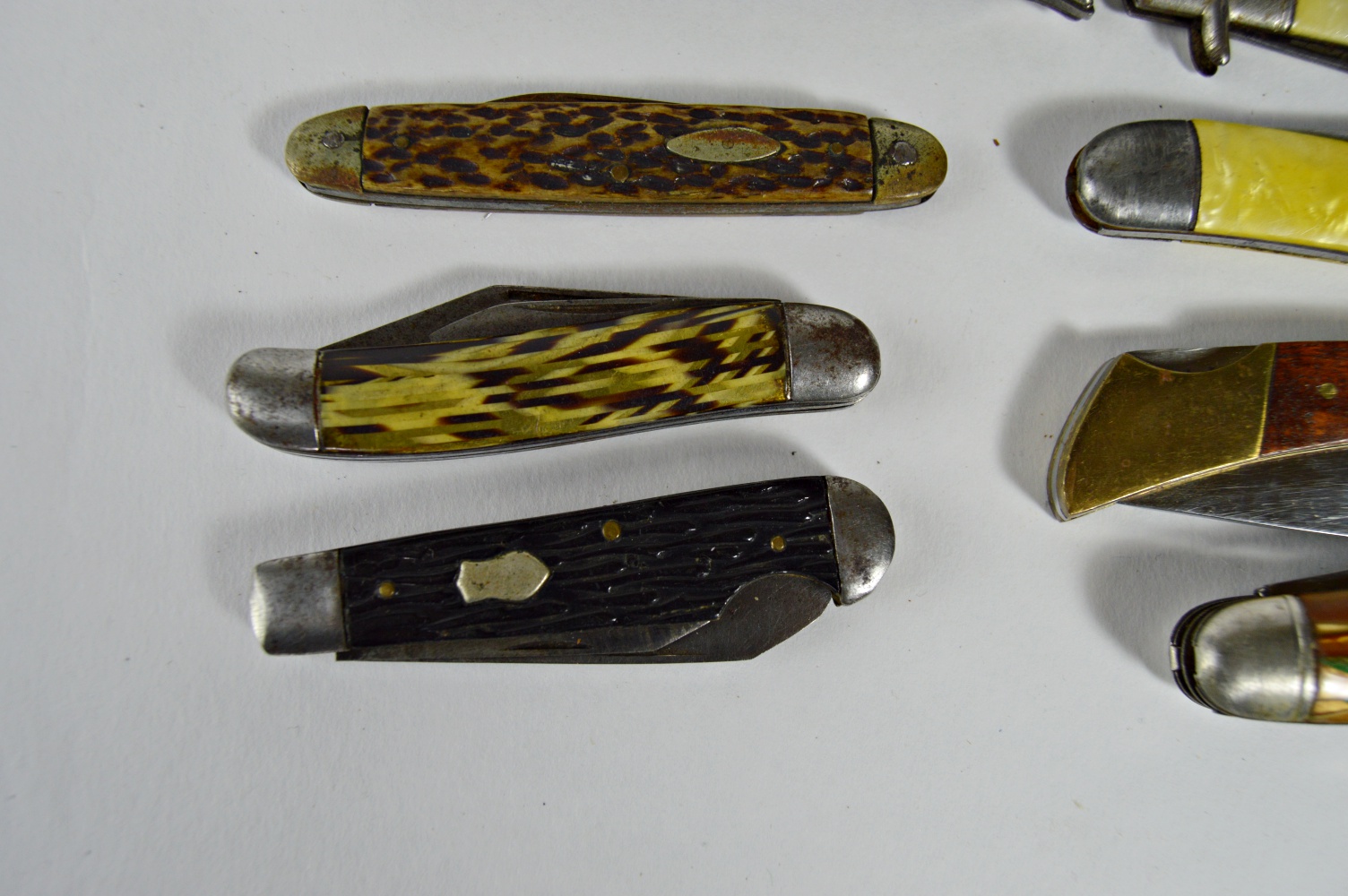Seventeen Vintage Pocket Knives with Art Deco, Horn, Bakelite