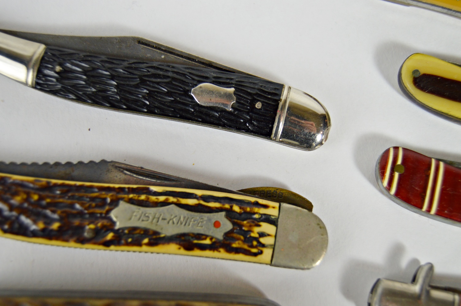 Seventeen Vintage Pocket Knives with Art Deco, Horn, Bakelite