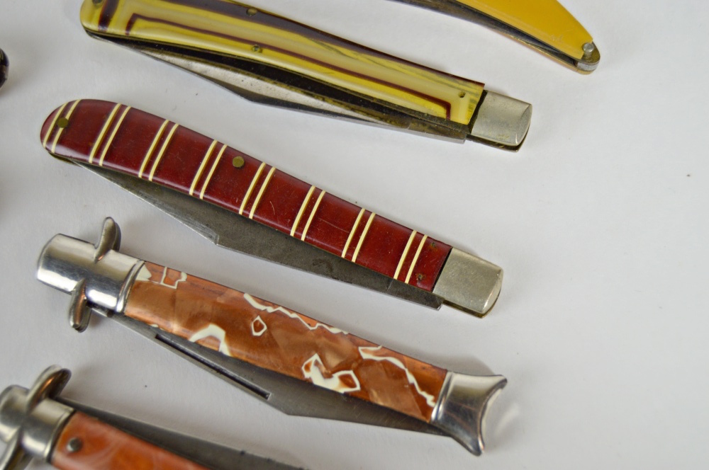 Seventeen Vintage Pocket Knives with Art Deco, Horn, Bakelite