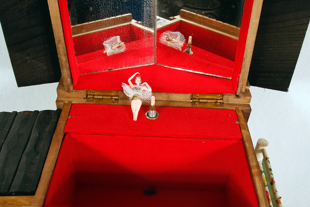 Swiss Chalet Music Boxes