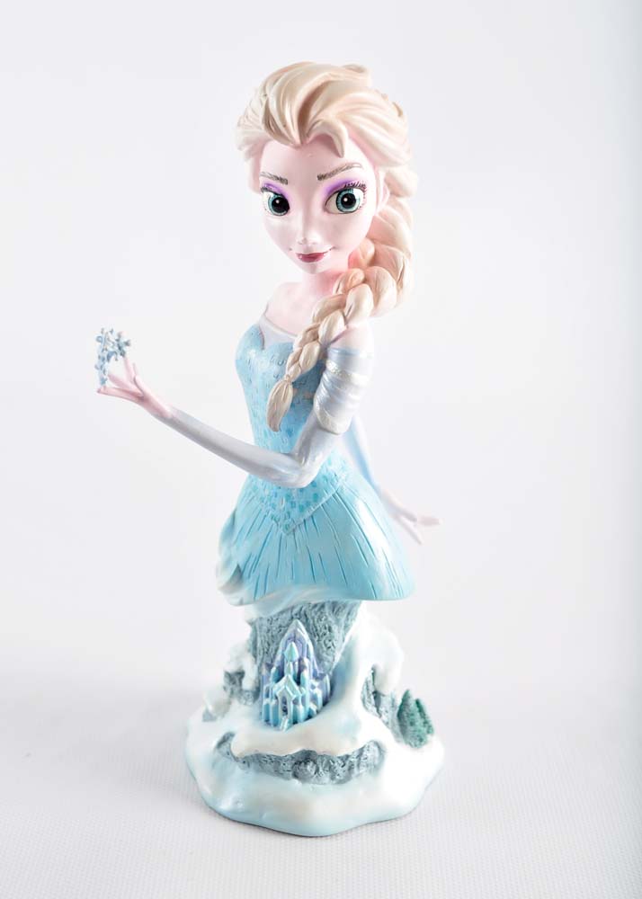 Disney Showcase Collection "Elsa" Figurine