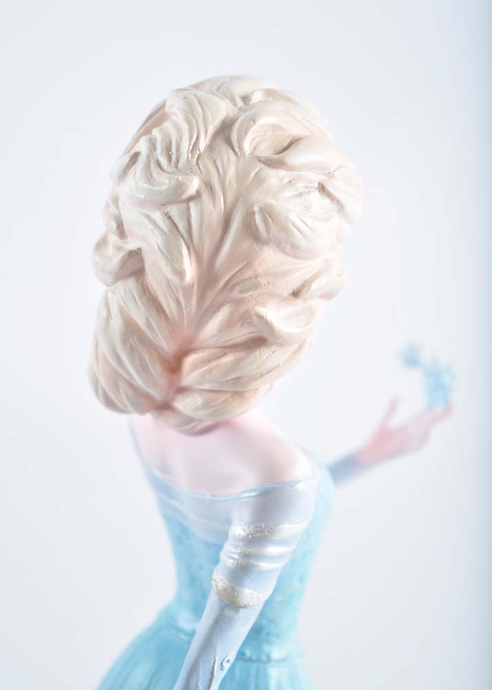 Disney Showcase Collection "Elsa" Figurine