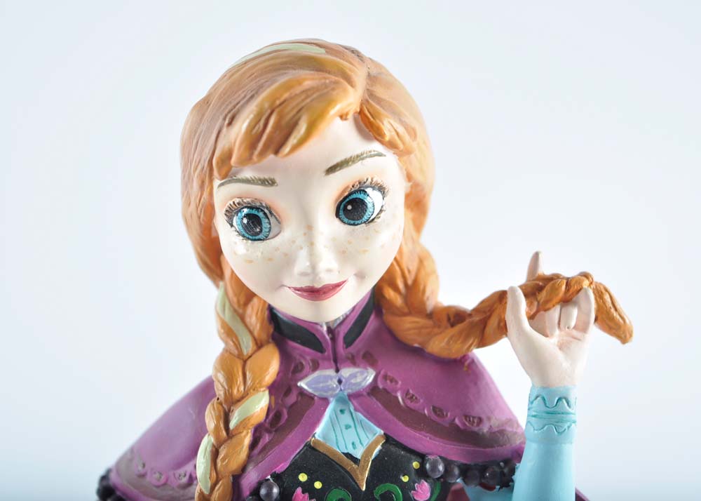 Disney Showcase Collection "Anna" Figurine