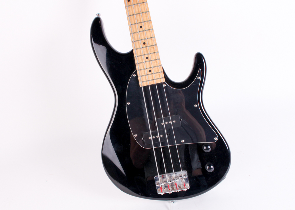 Ibanez TR Series Bass Guitar With Fender Gigbag