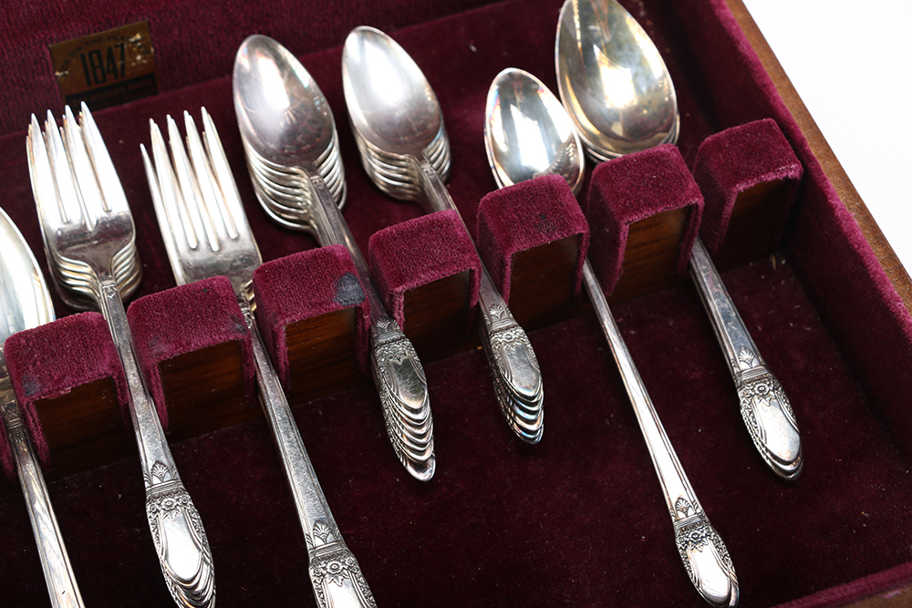 1847 Rogers Brothers "First Love" Silver Plate Set