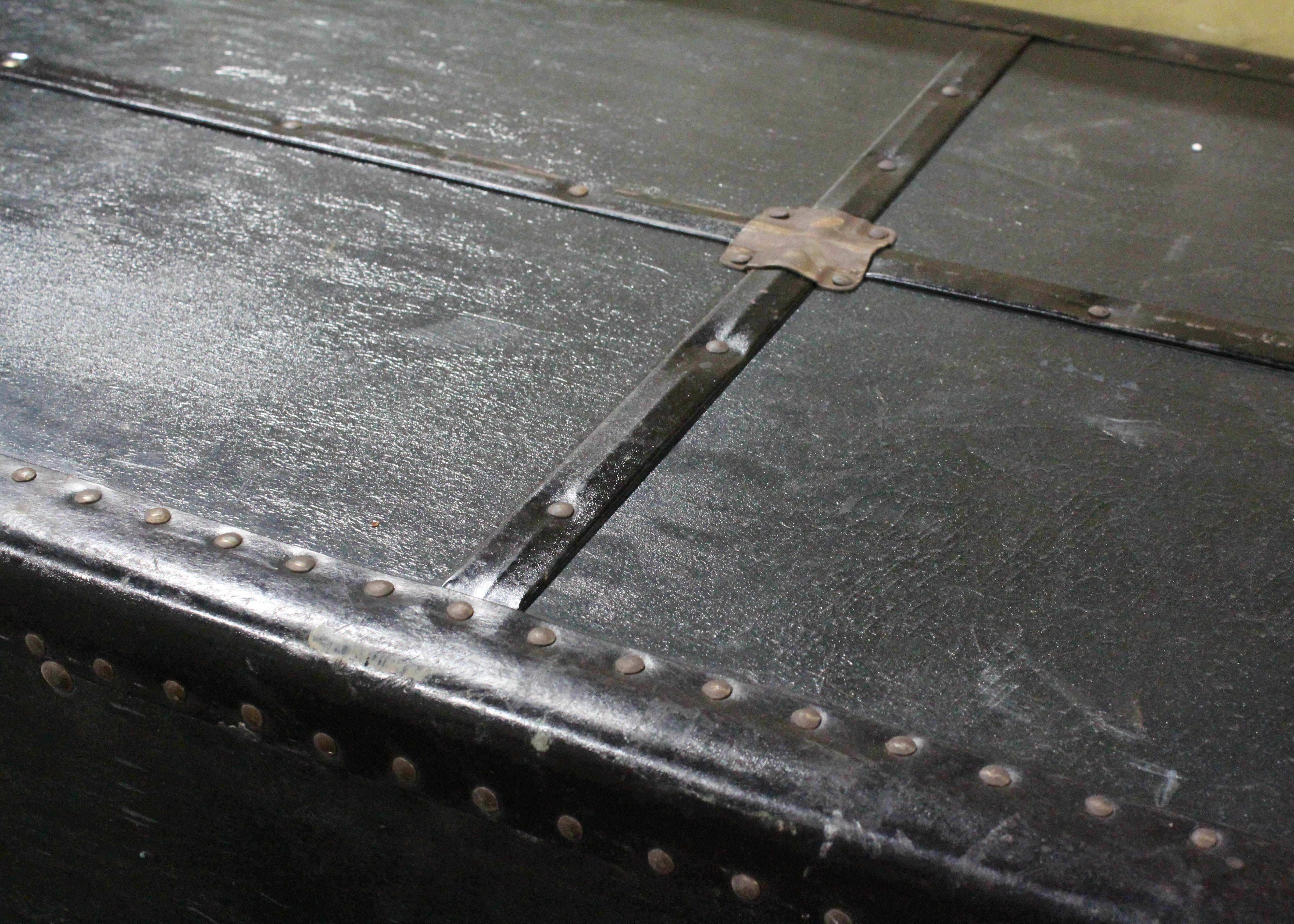 Vintage Universal Everlasting Trunk