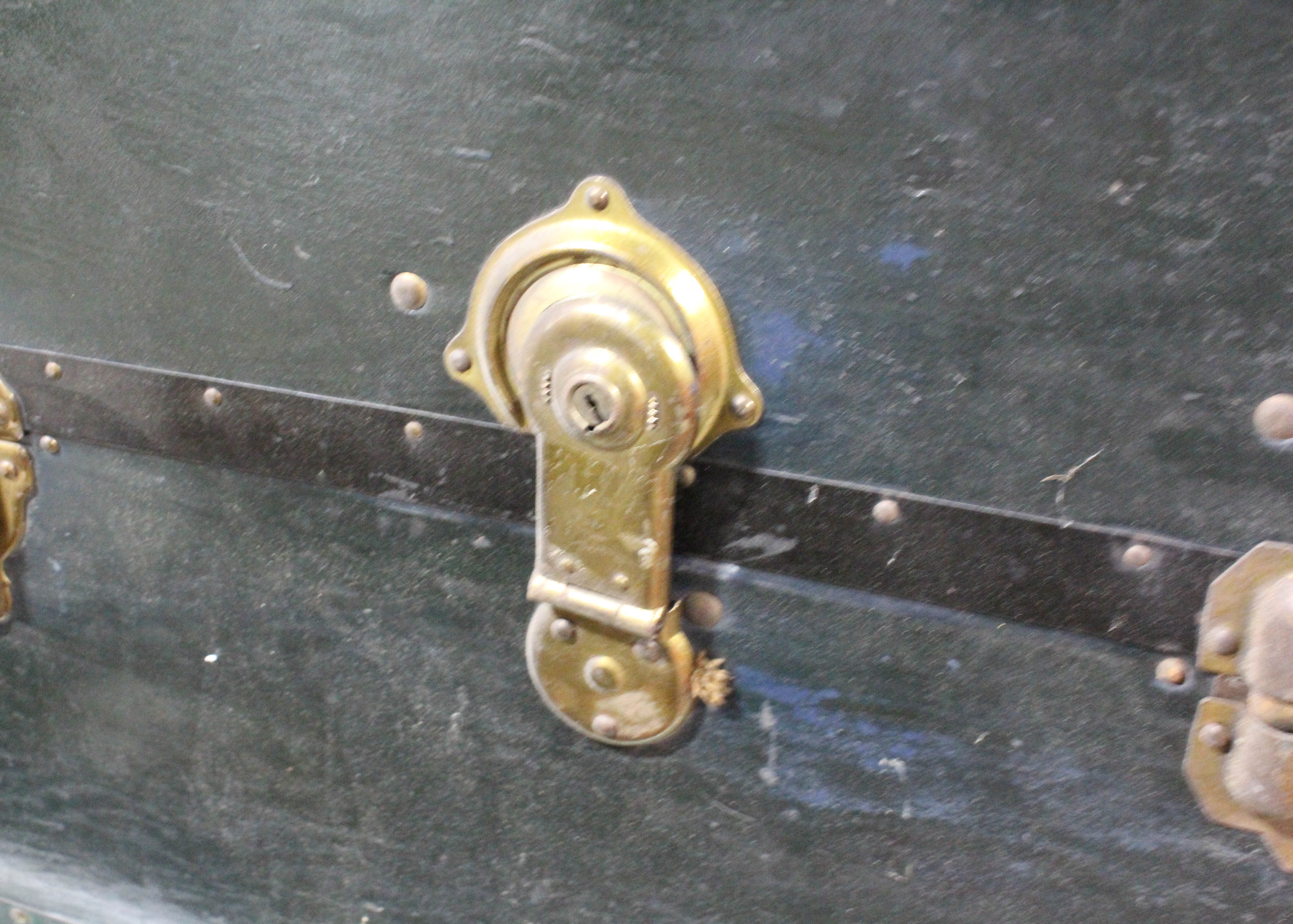 Vintage Universal Everlasting Trunk