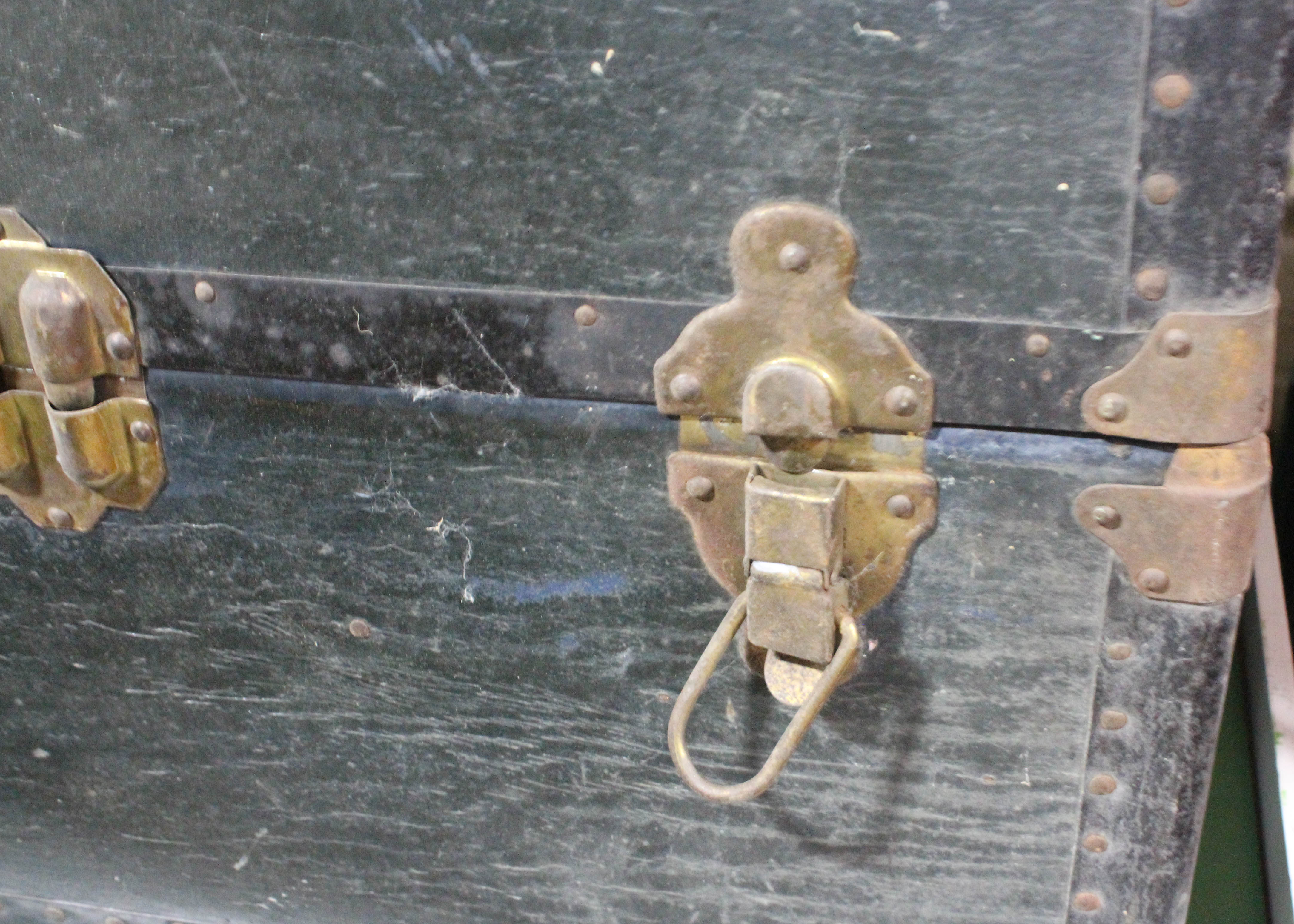 Vintage Universal Everlasting Trunk