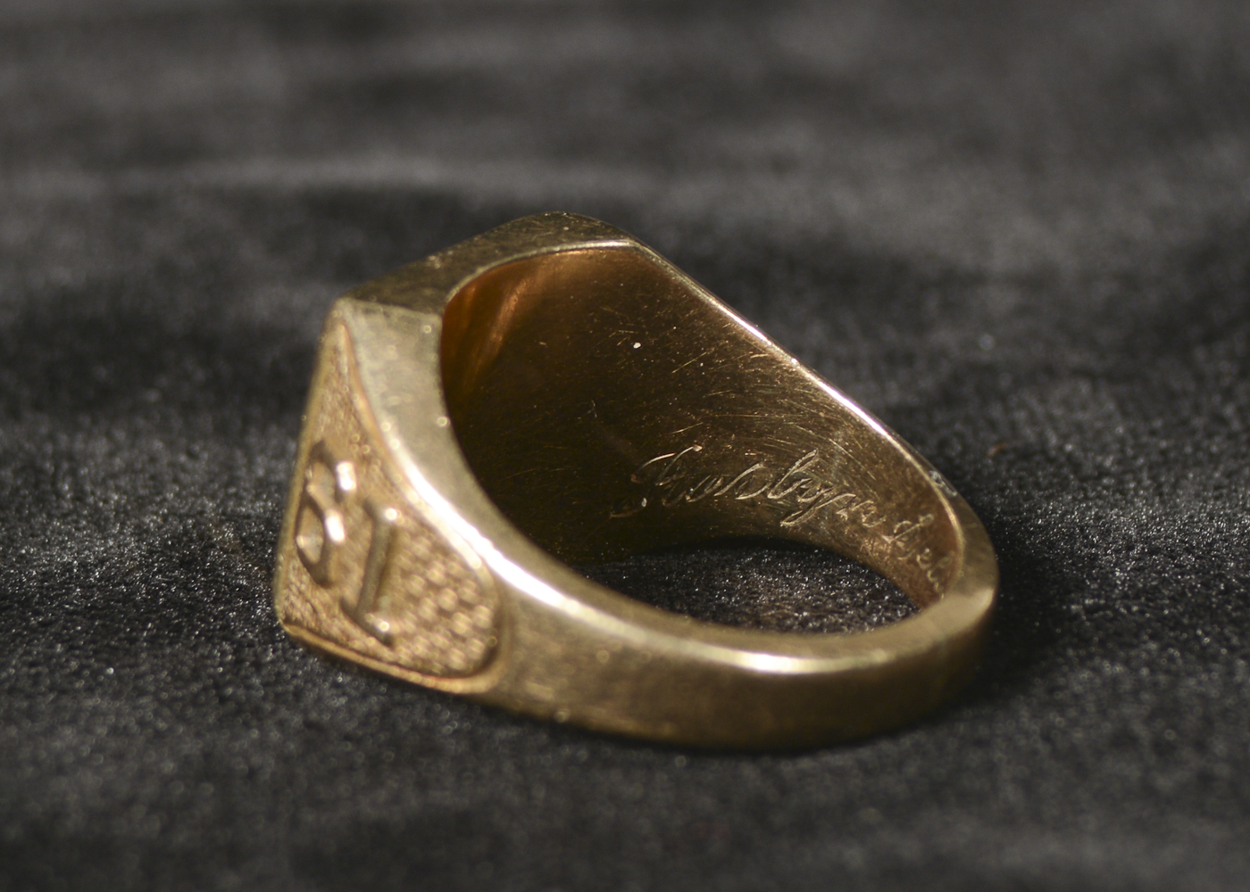 Vintage 10K Yellow Gold Medical School of Georgia Skull and Crossbones Class Ring