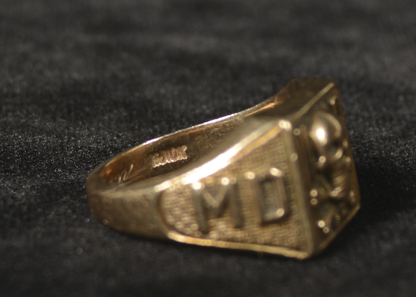 Vintage 10K Yellow Gold Medical School of Georgia Skull and Crossbones Class Ring