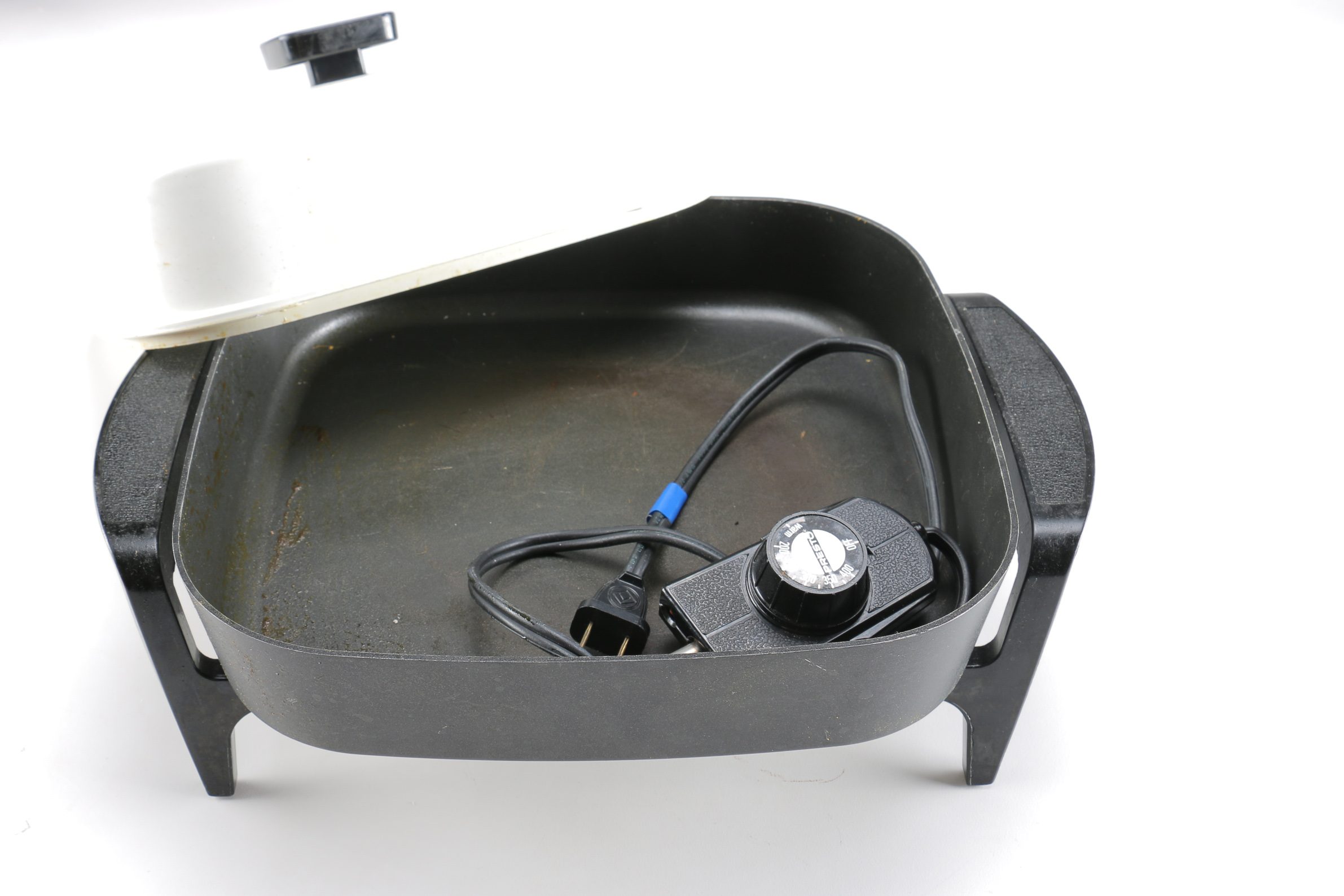 Assortment of Small Electric Kitchen Appliances