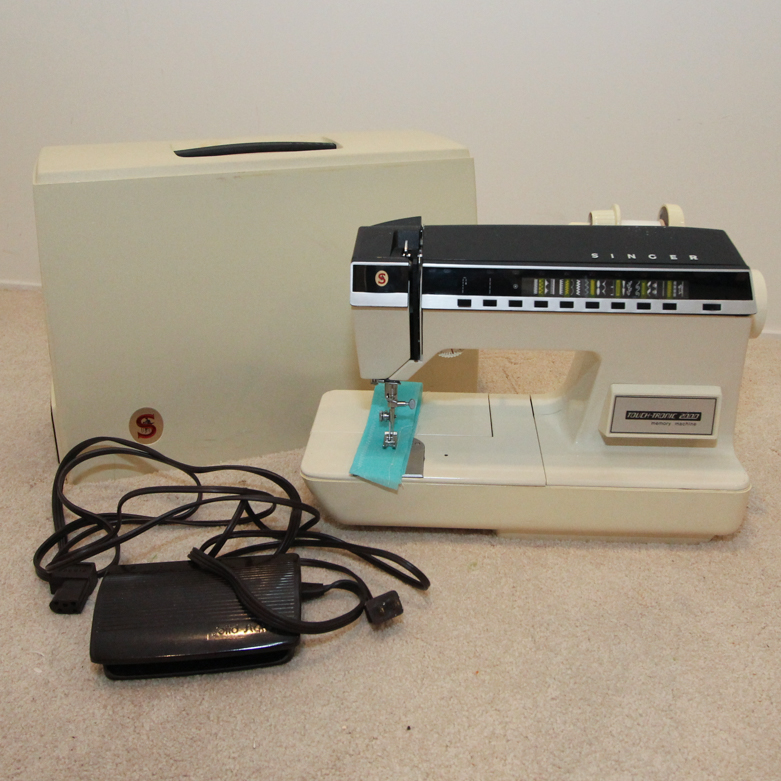 Vintage Singer 'Touch Tronic 2000' Memory Sewing Machine