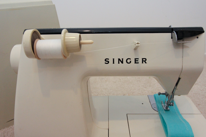 Vintage Singer 'Touch Tronic 2000' Memory Sewing Machine