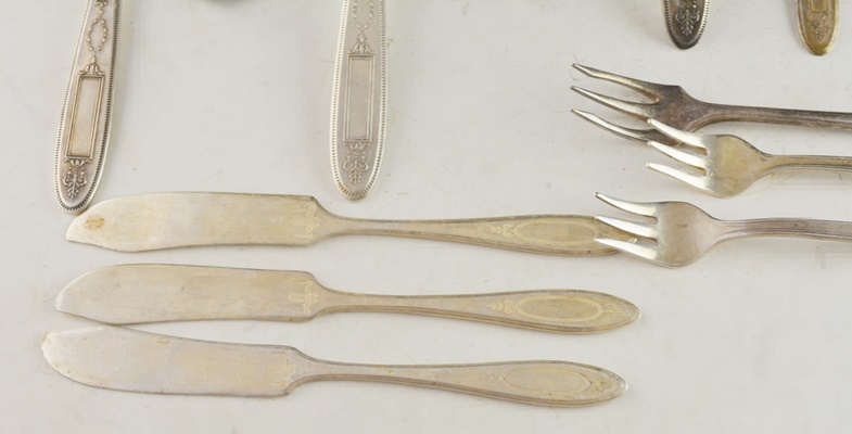 Silver Plated Utensils/Flatware Including Community "Grosvenor" Utensils