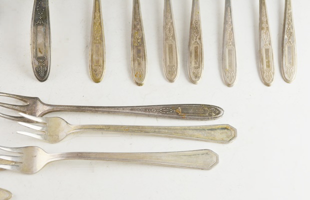 Silver Plated Utensils/Flatware Including Community "Grosvenor" Utensils