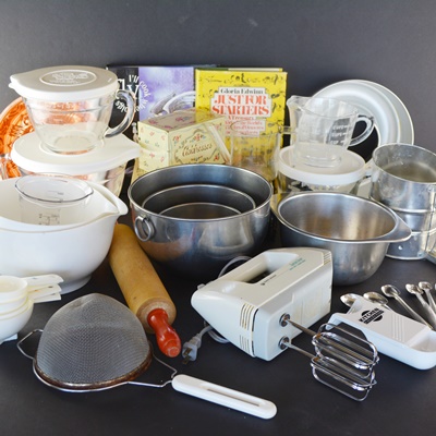 Kitchen Mixing Bowls and Gadgets