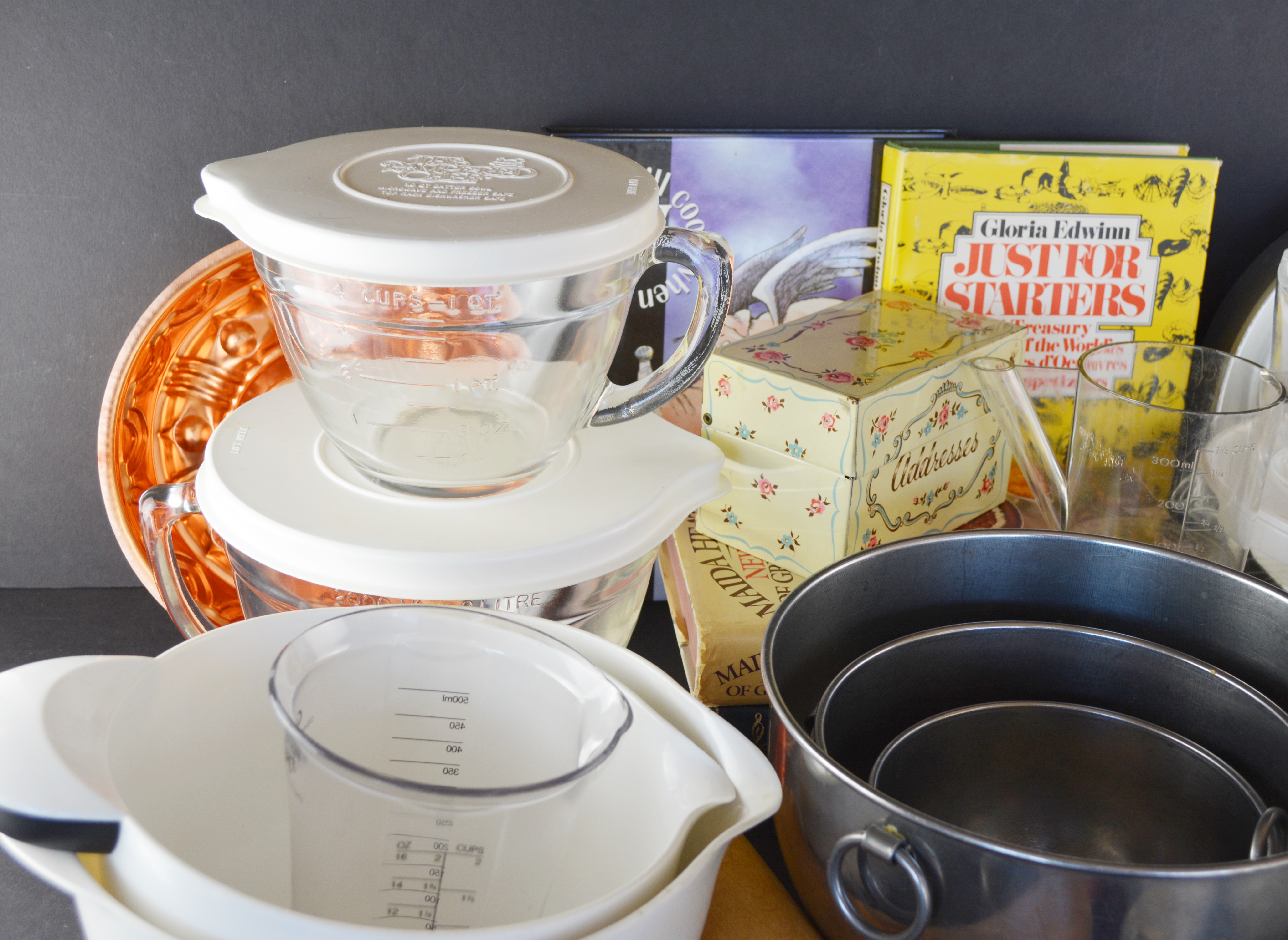 Kitchen Mixing Bowls and Gadgets
