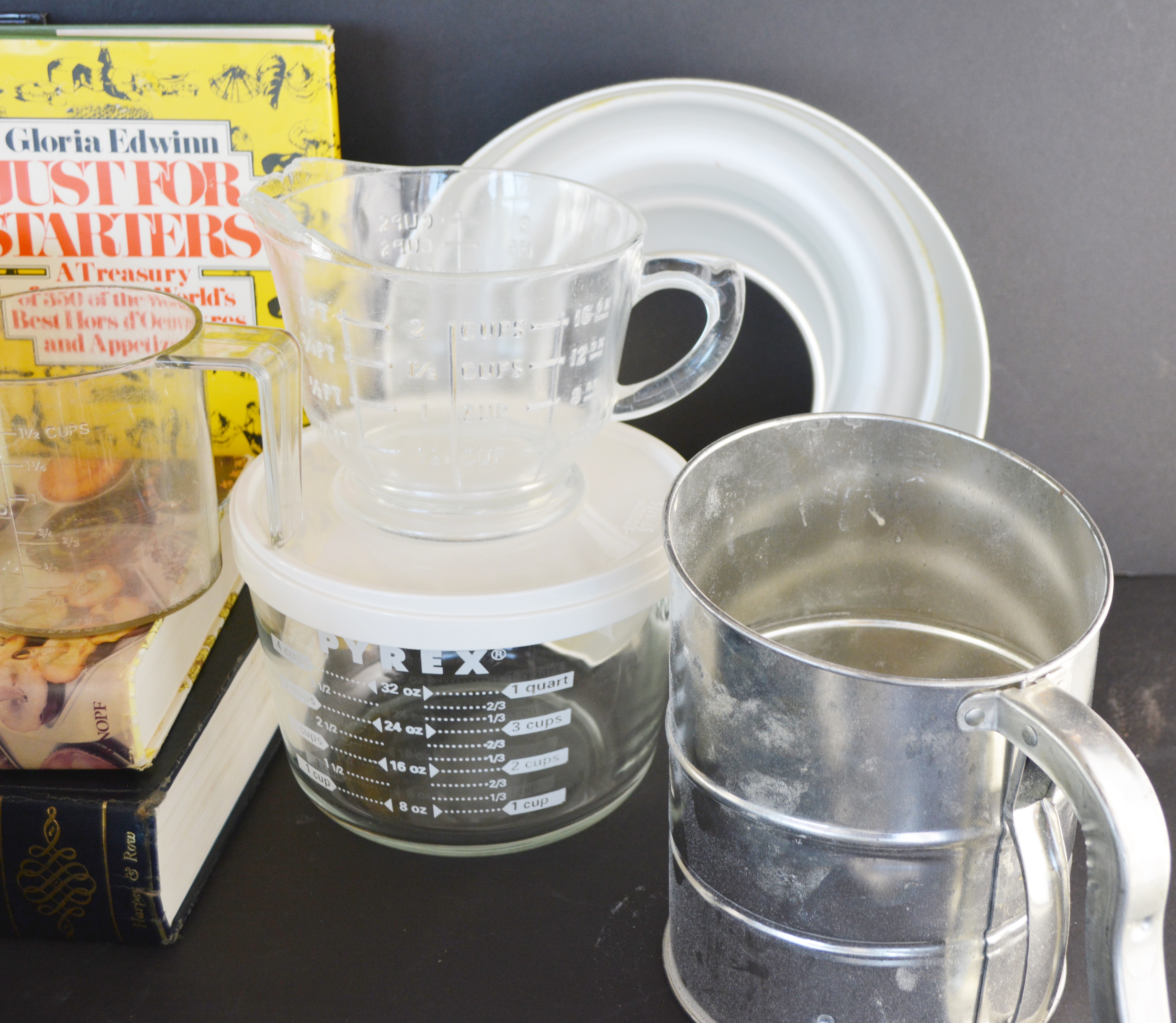 Kitchen Mixing Bowls and Gadgets