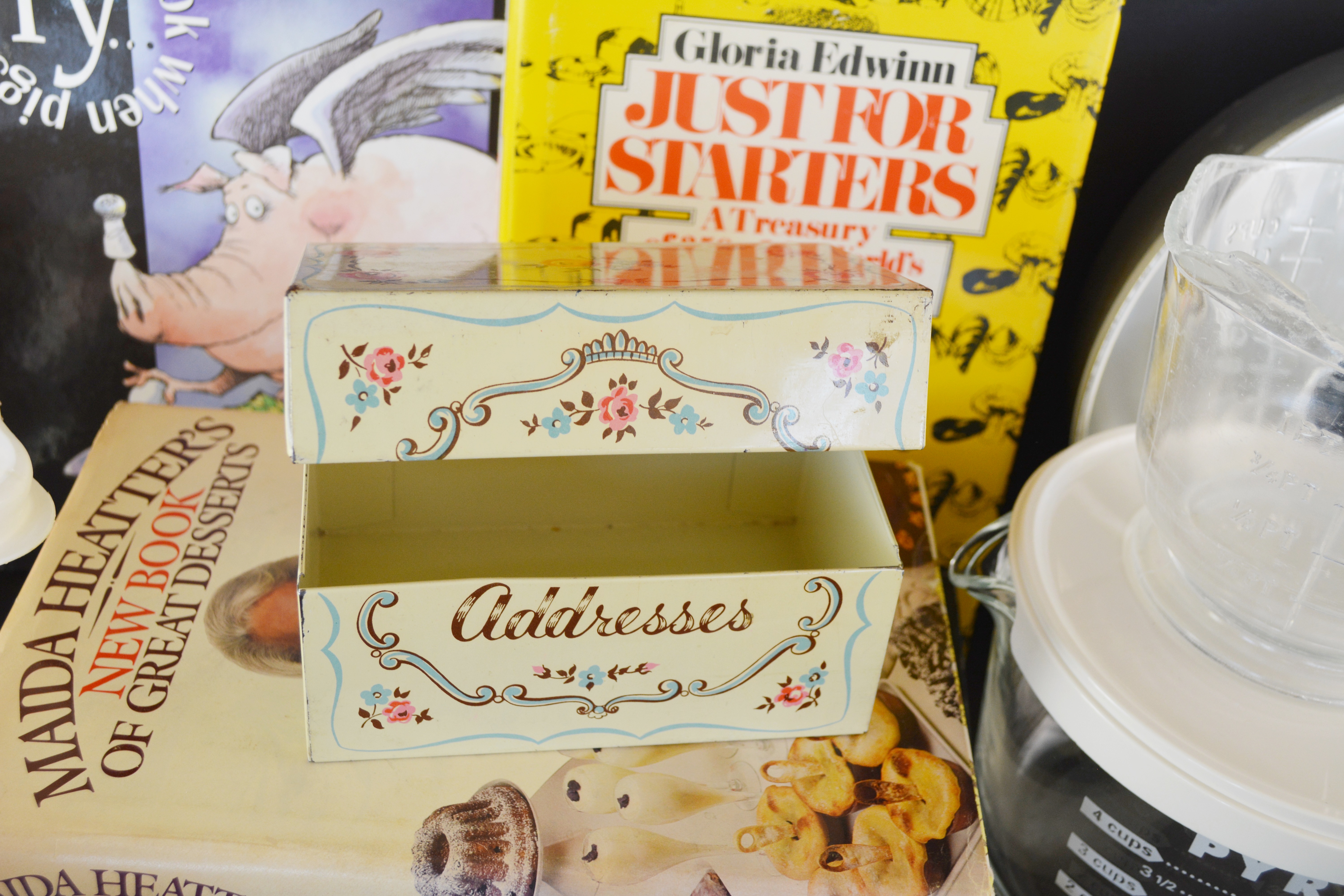 Kitchen Mixing Bowls and Gadgets