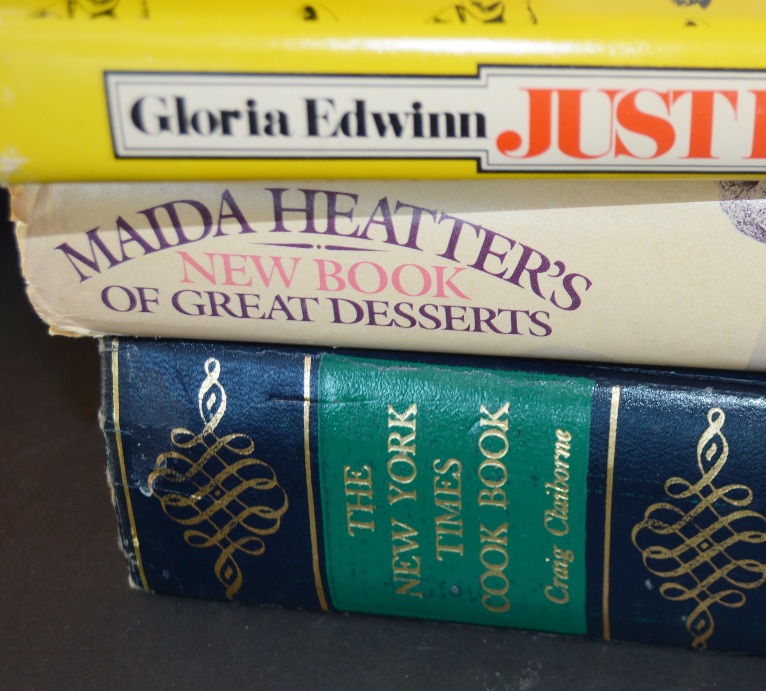 Kitchen Mixing Bowls and Gadgets