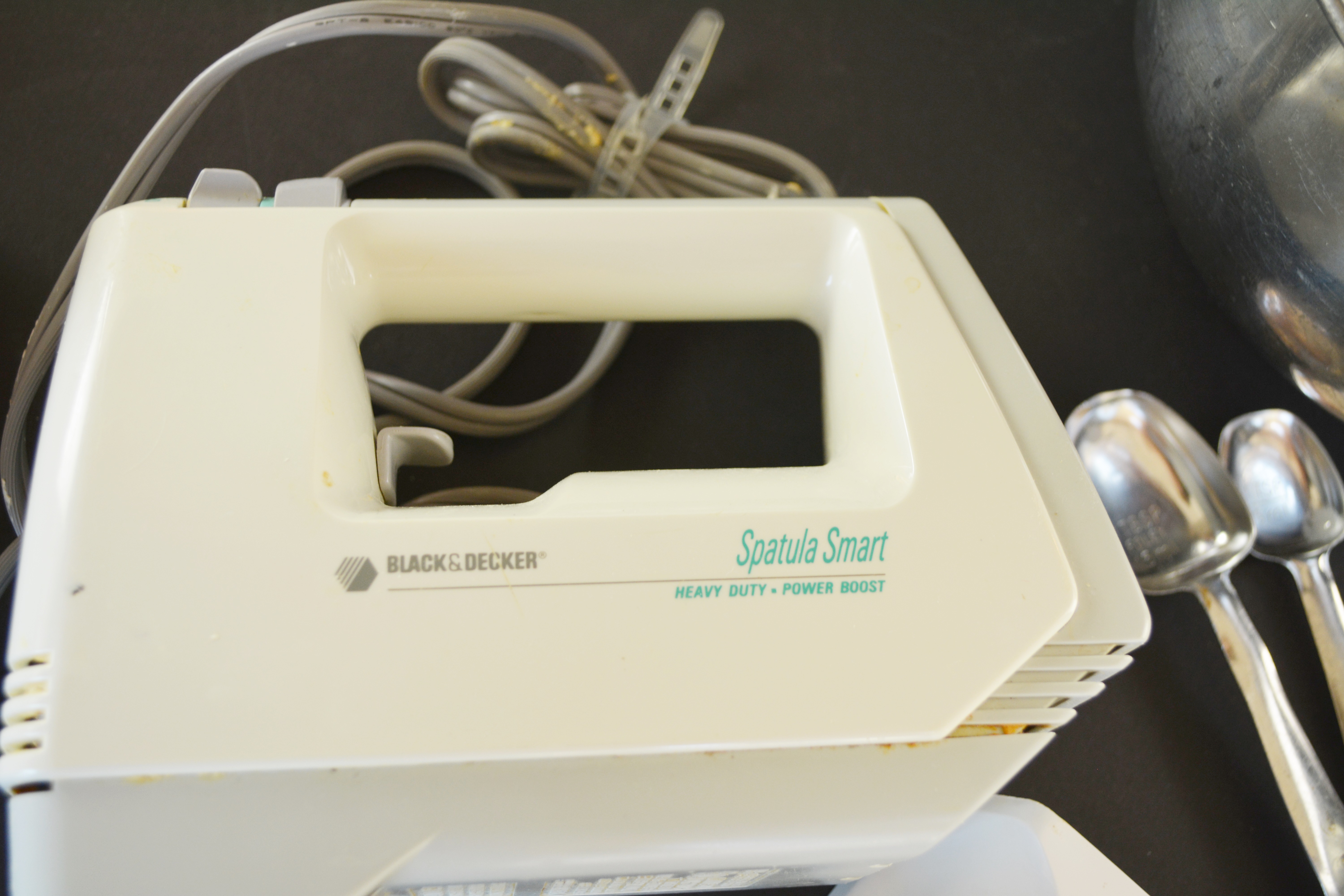 Kitchen Mixing Bowls and Gadgets