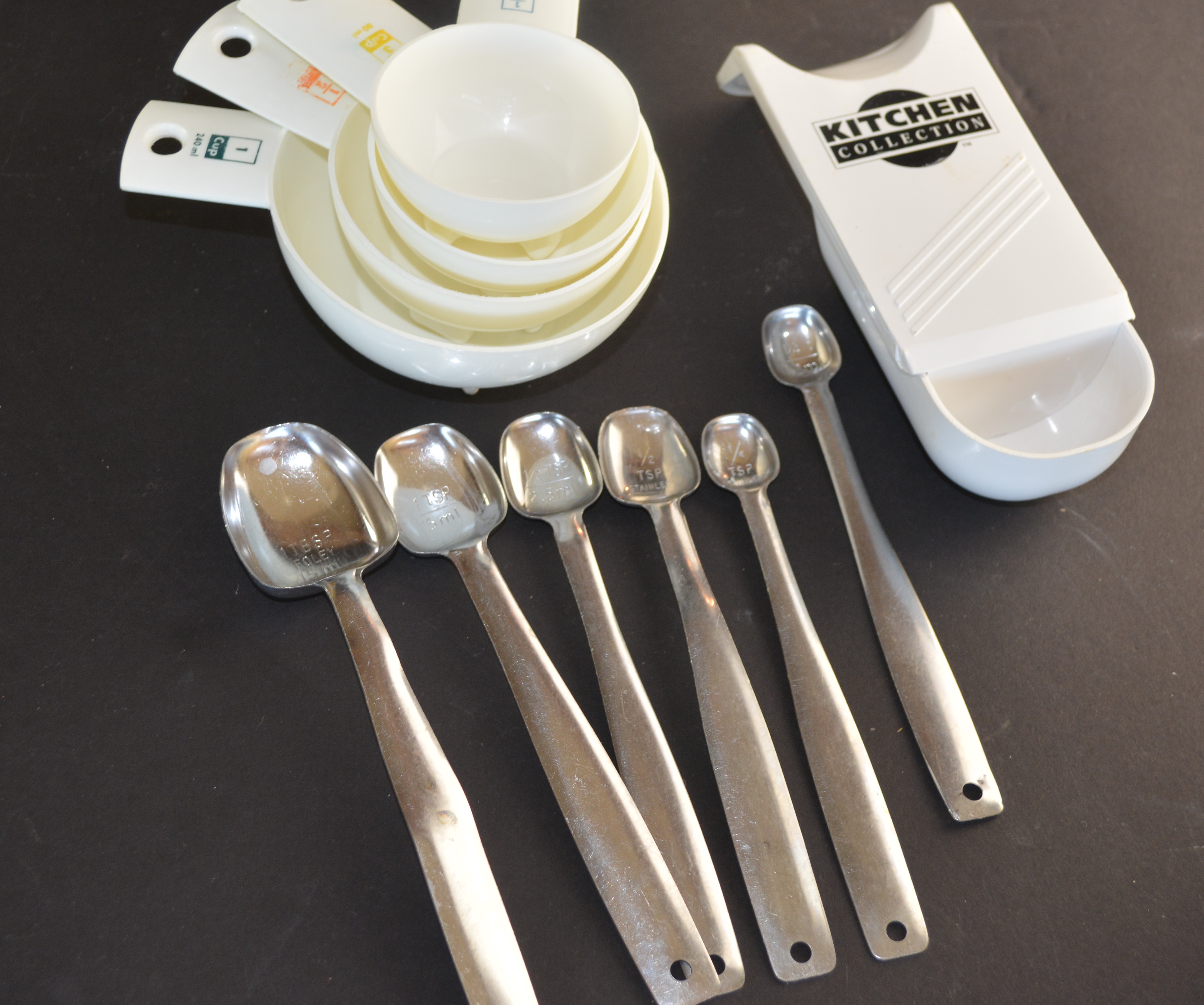 Kitchen Mixing Bowls and Gadgets