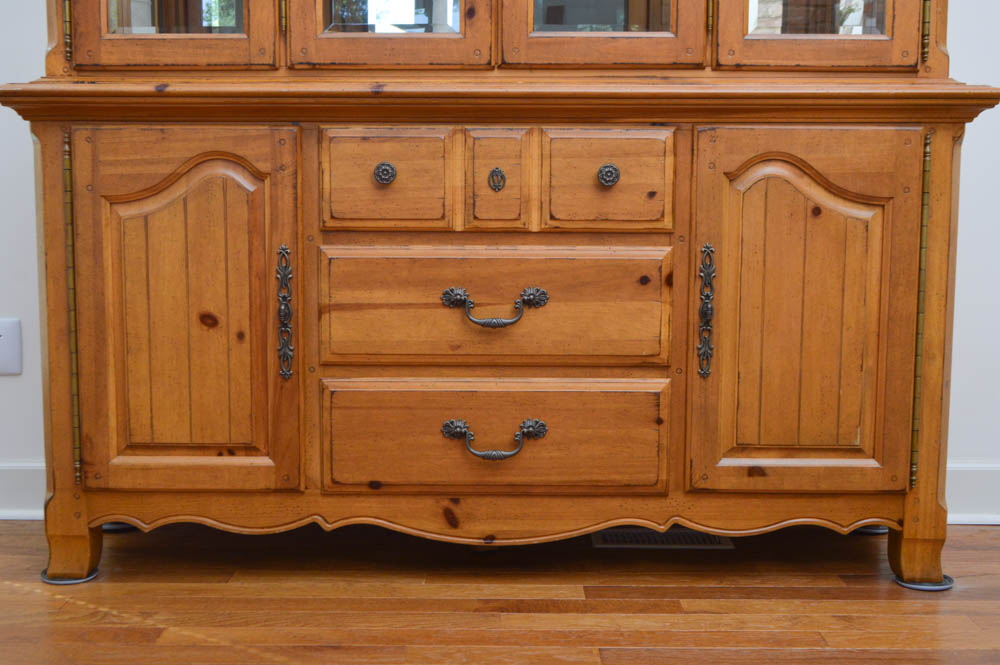 Broyhill Furniture Pine China Cabinet