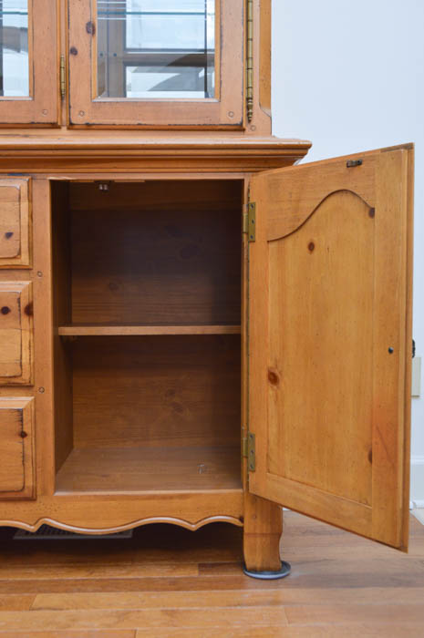 Broyhill Furniture Pine China Cabinet