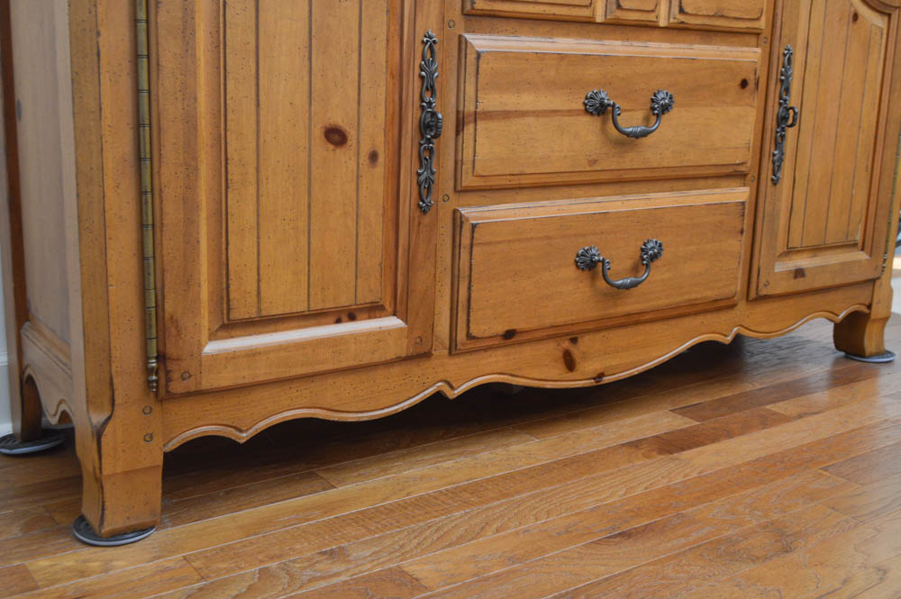 Broyhill Furniture Pine China Cabinet