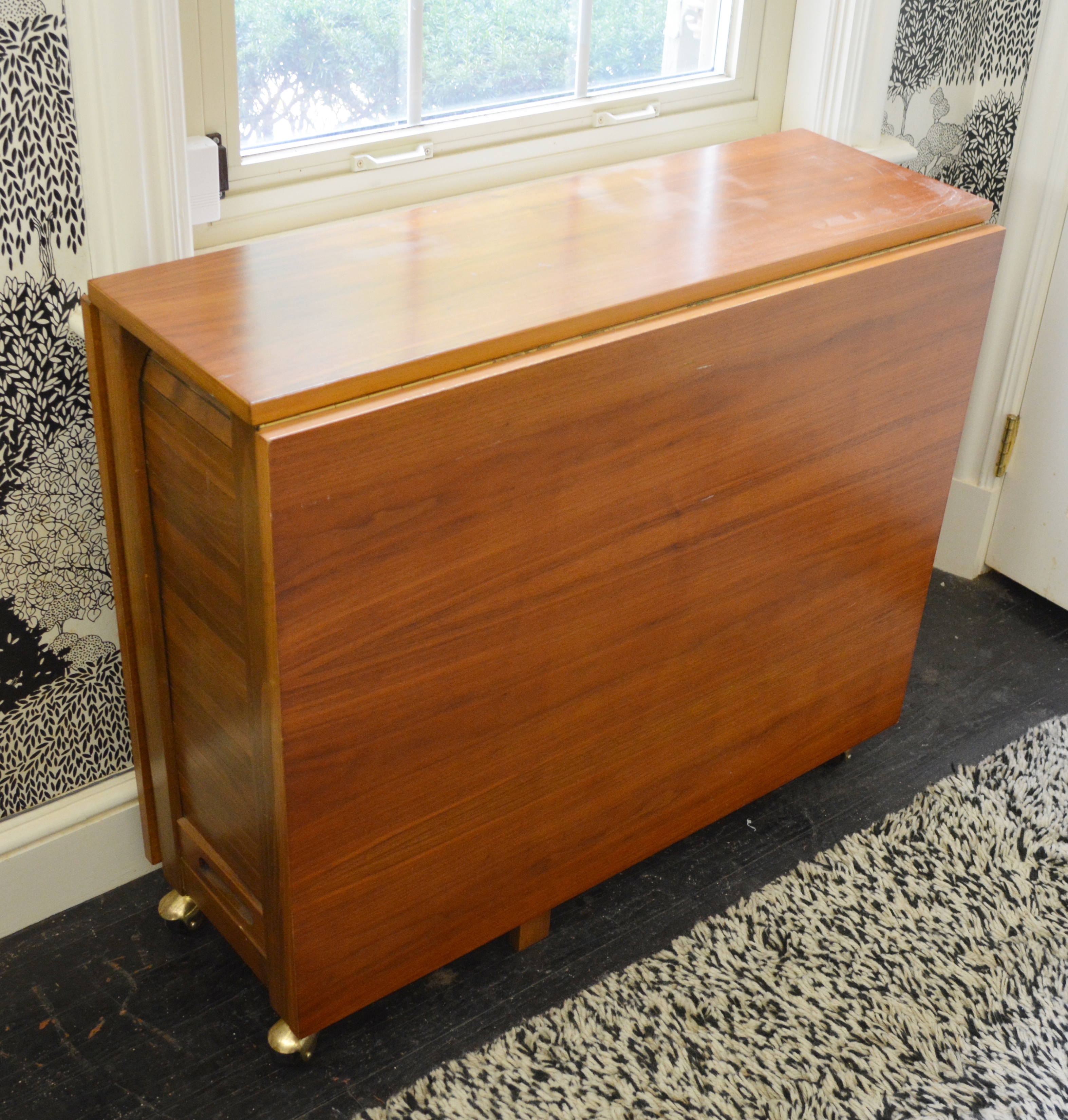 Wood Folding Game Table with Storage For Four Folding Chairs