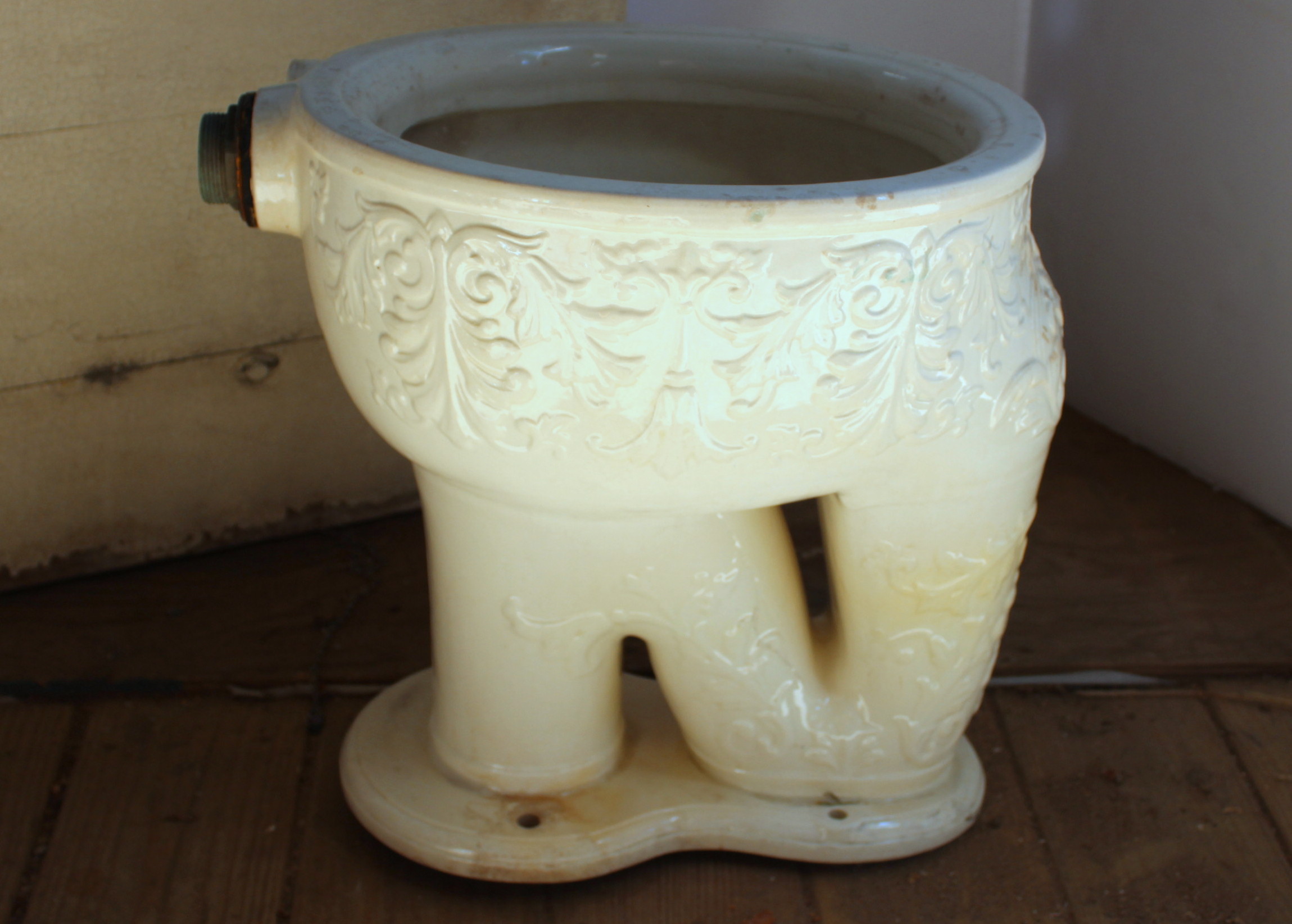 Antique Elephant Bowl Toilet and Wall-Mount Tank