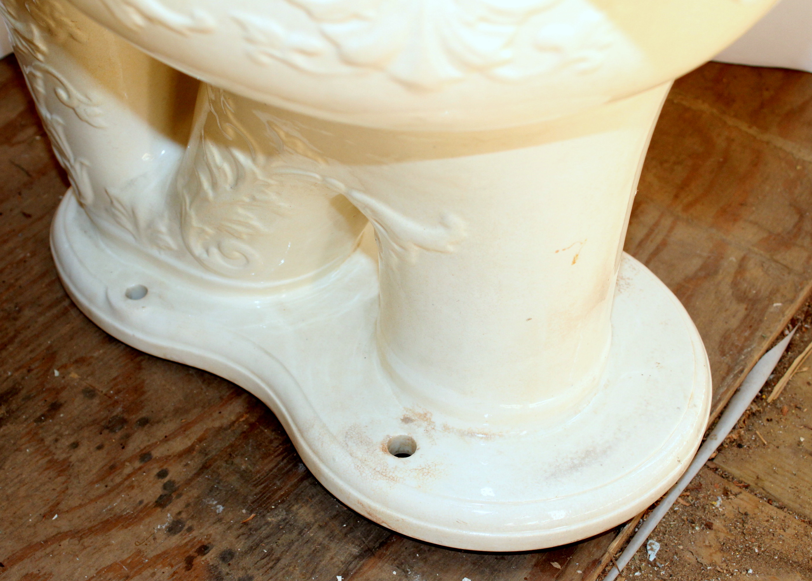 Antique Elephant Bowl Toilet and Wall-Mount Tank