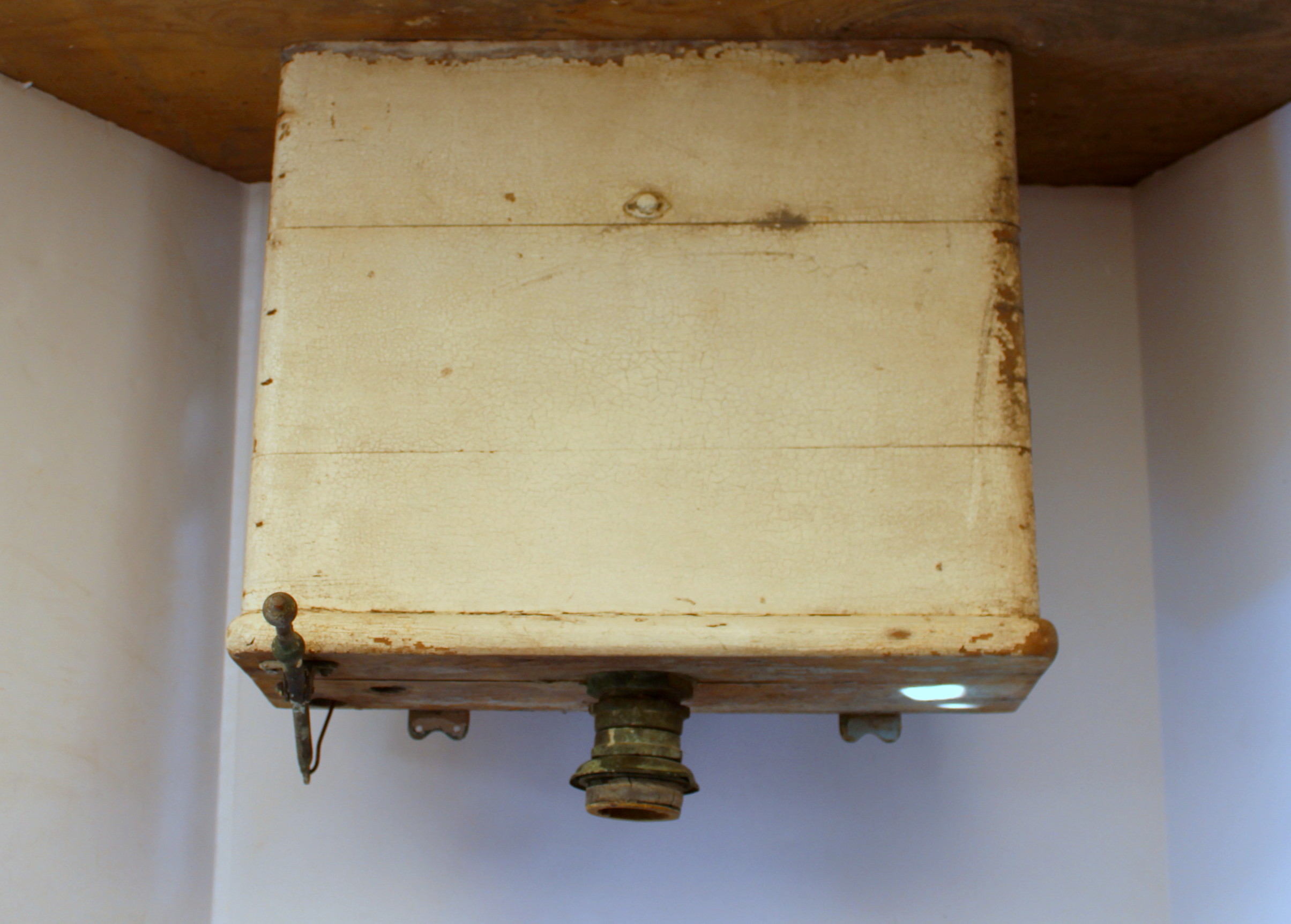 Antique Elephant Bowl Toilet and Wall-Mount Tank