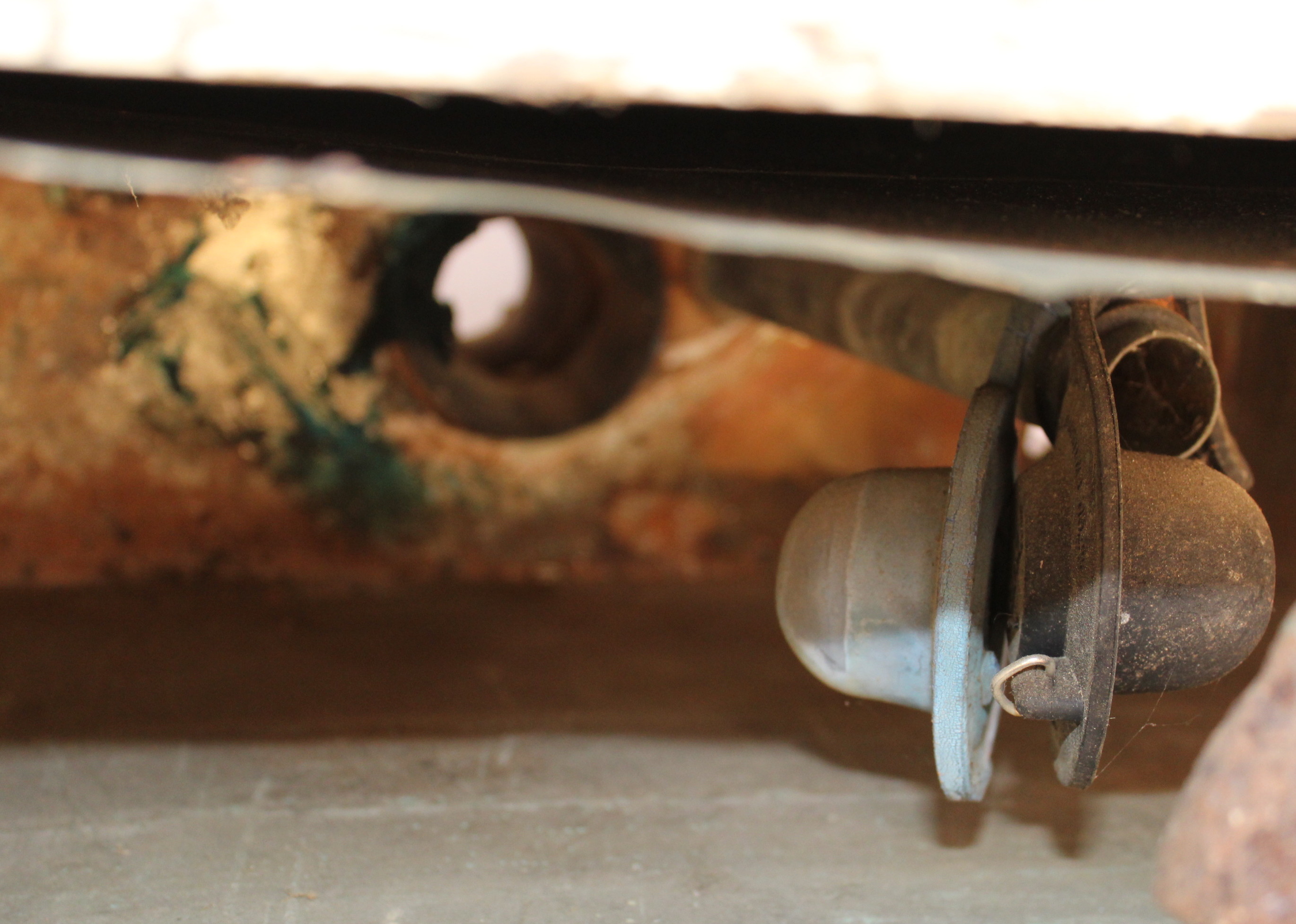 Antique Elephant Bowl Toilet and Wall-Mount Tank