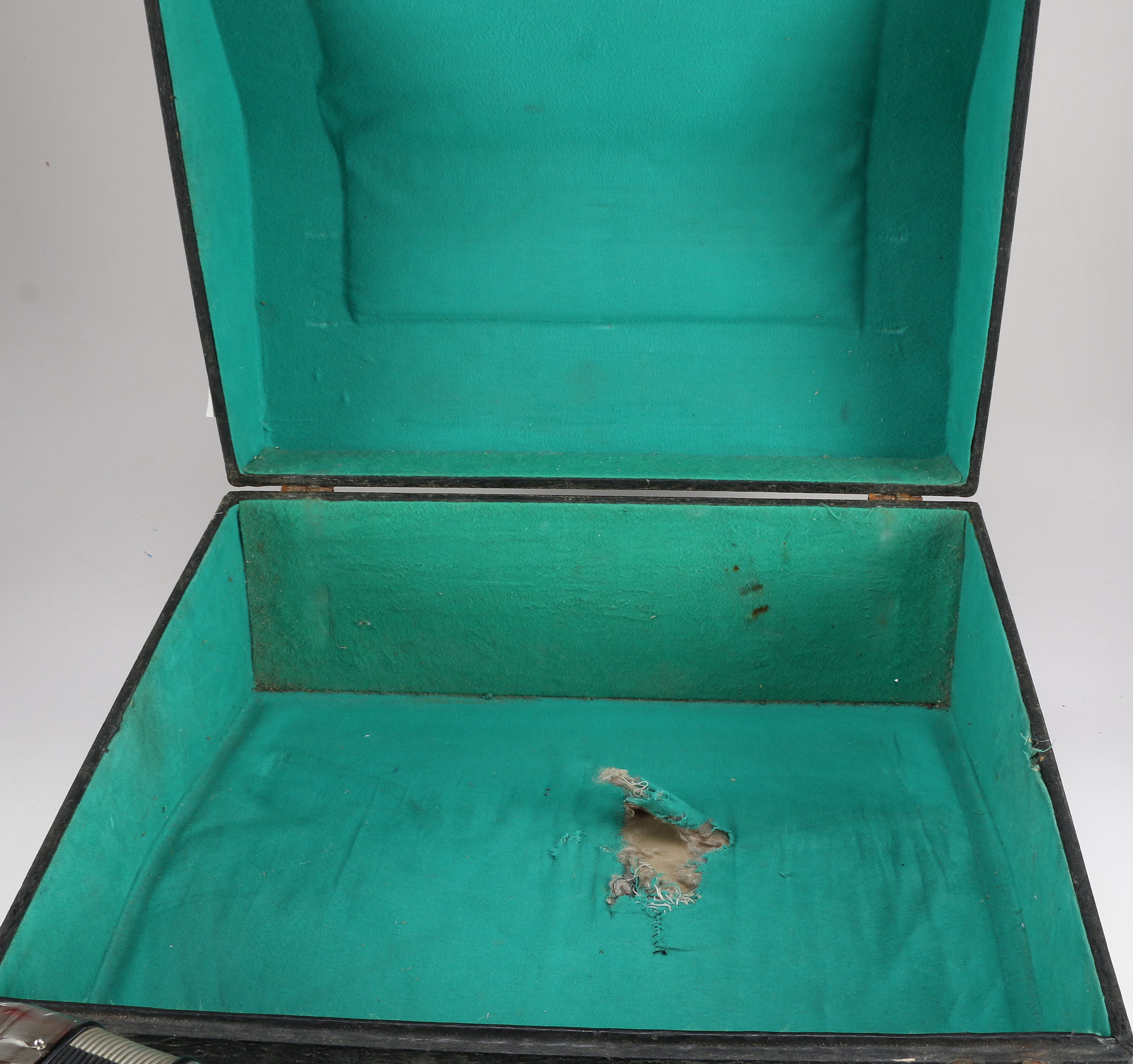 Verona Artiste Model Accordion With Case