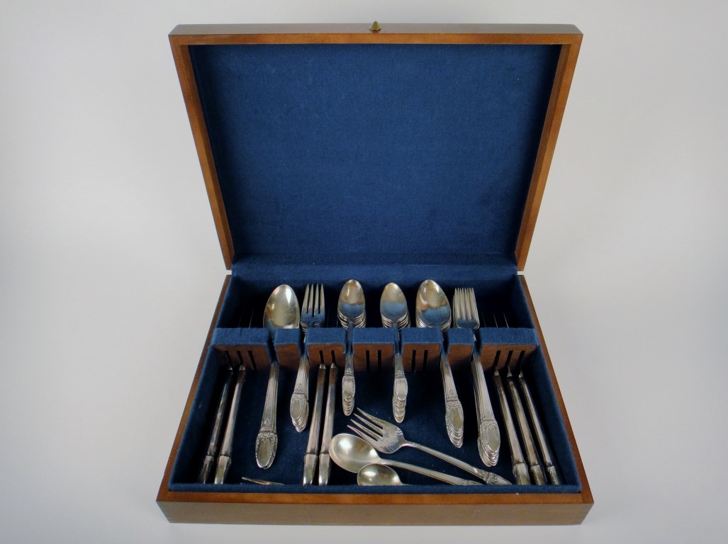 1847 Rogers Brothers "First Love" Silverplate Flatware