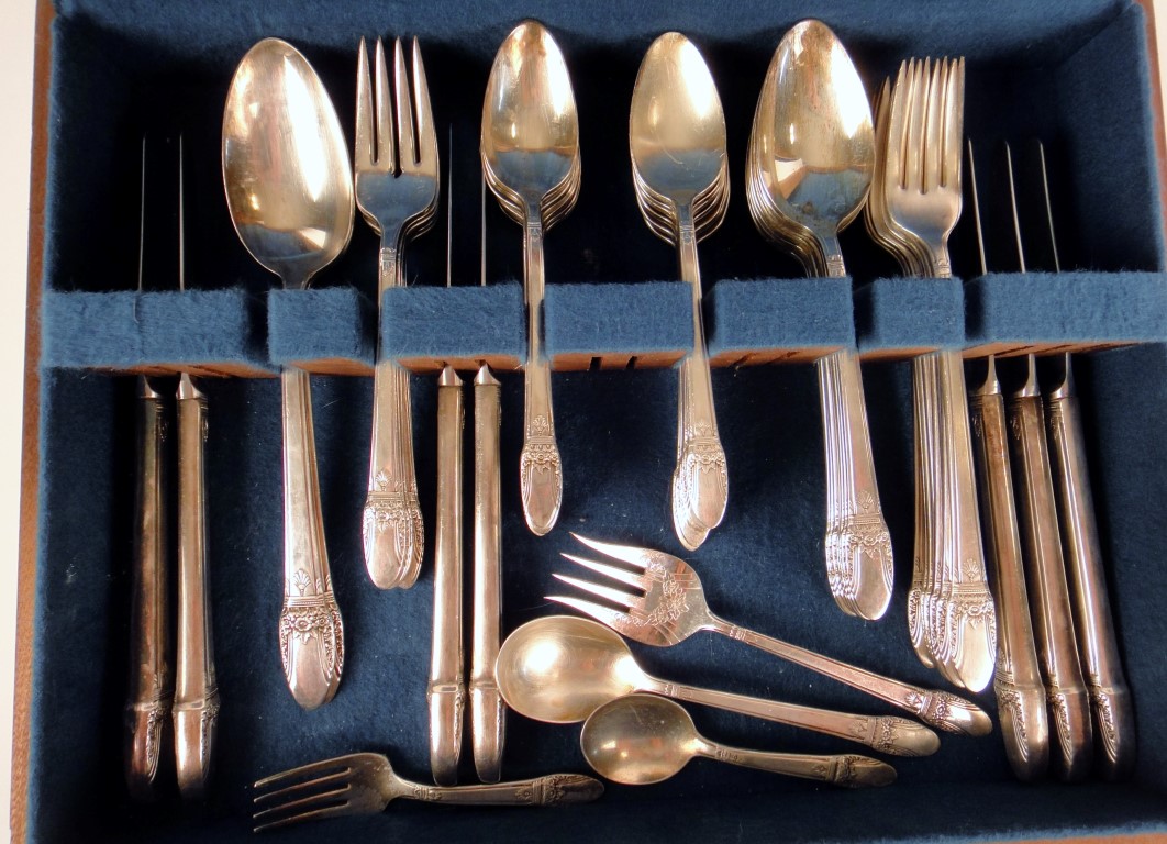 1847 Rogers Brothers "First Love" Silverplate Flatware