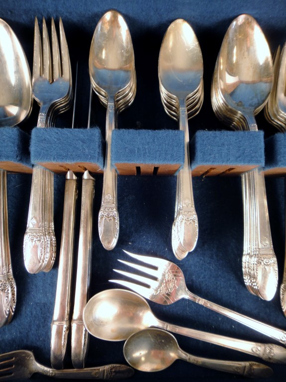 1847 Rogers Brothers "First Love" Silverplate Flatware