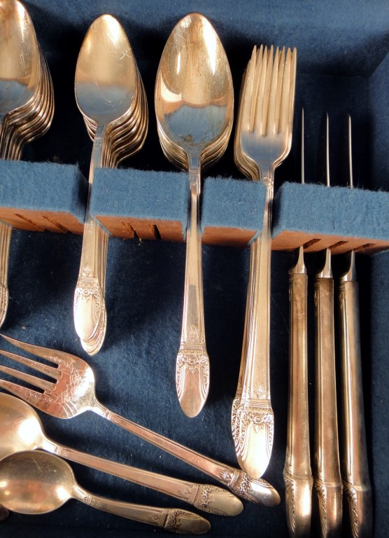 1847 Rogers Brothers "First Love" Silverplate Flatware