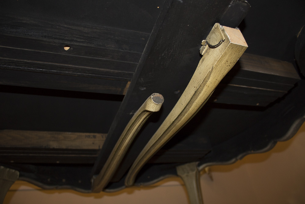 French Provincial Style Round Dining Table