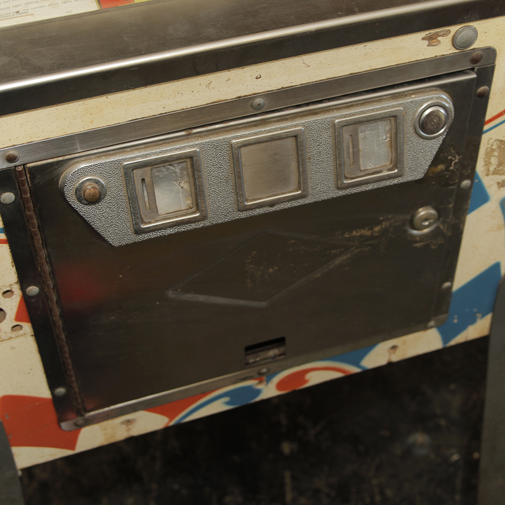 Vintage "Twin Win" Pinball Machine by Bally