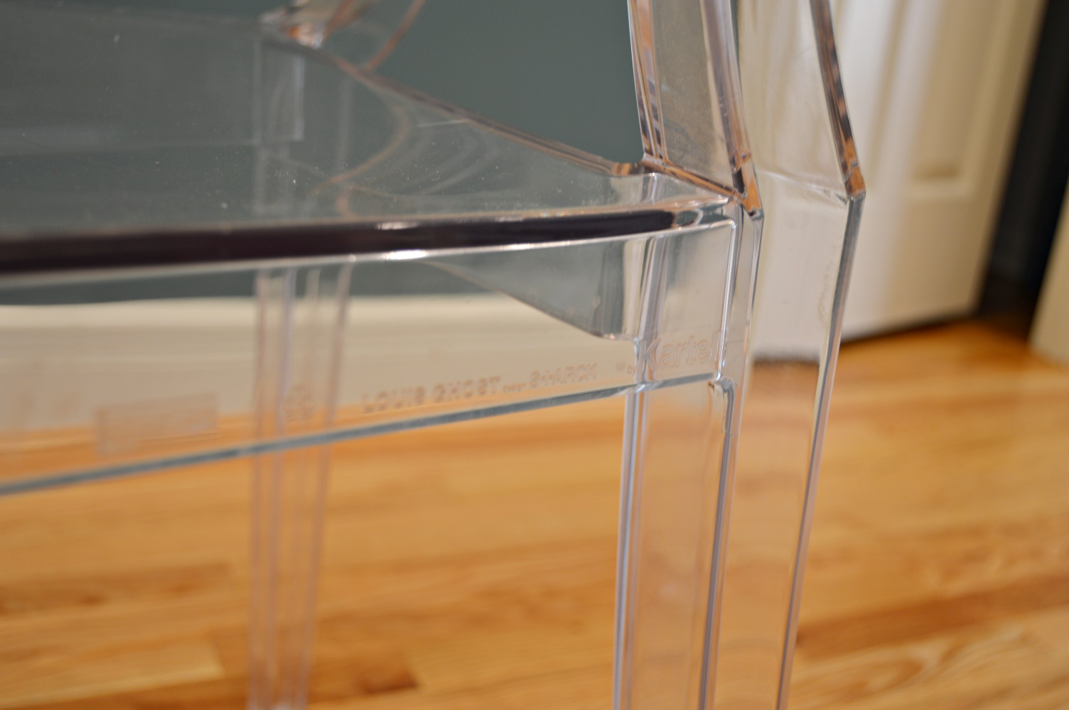 Kartell "Louis Ghost" Acrylic Chair by Philippe Staarck