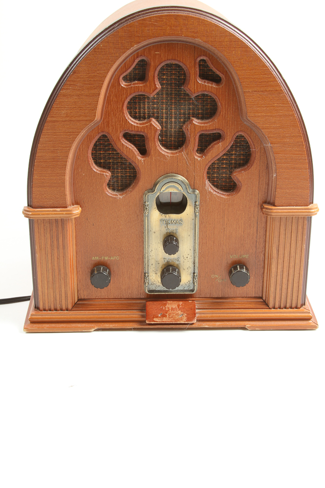 Vintage Replica 1932 Cathedral Style Radio